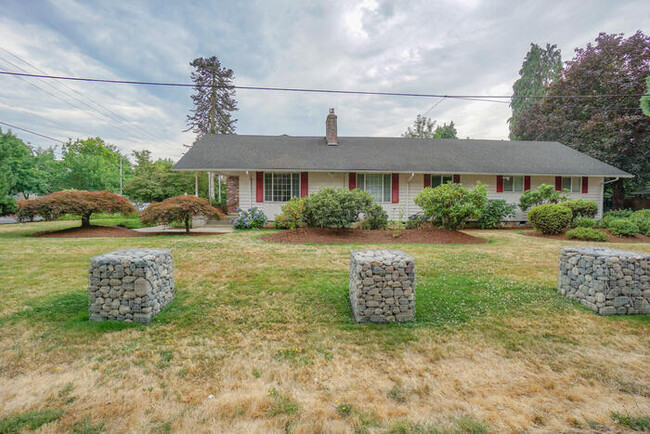 Building Photo - BEAUTIFUL LANDSCAPED THREE BEDROOM WITH BO...