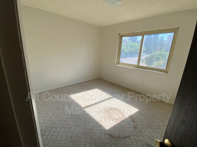 Building Photo - 267 N 8th St