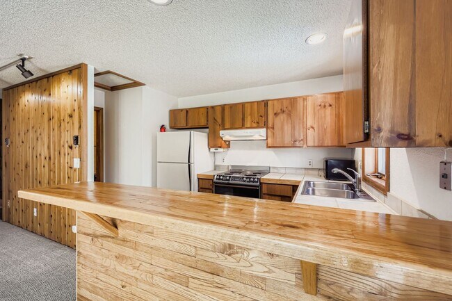 Building Photo - 345 N Chipmunk Cir