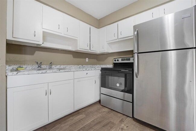 Building Photo - 5010 SW 93rd Ave