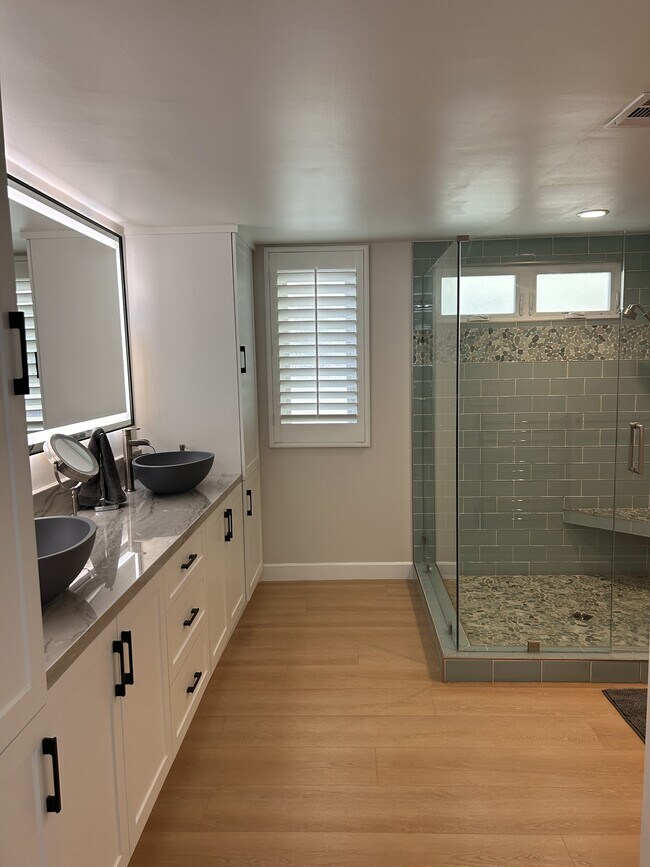 Building Photo - 3740 Ocean Dr