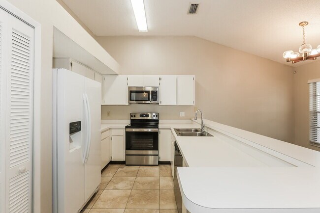 Building Photo - 1611 Bent Pine Way