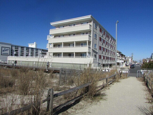 Building Photo - 5300 Boardwalk