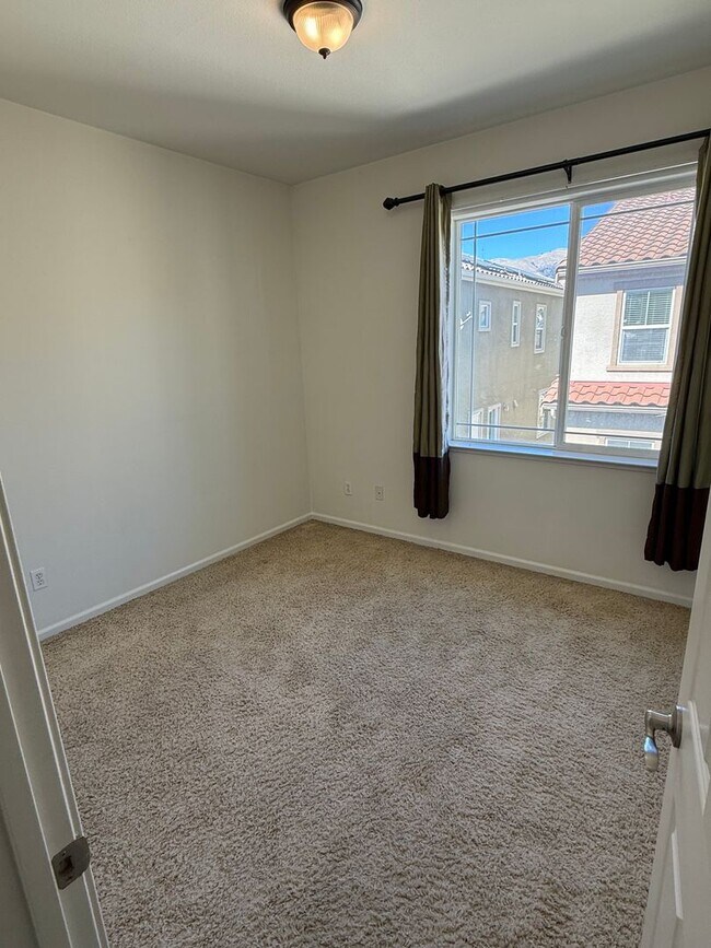 Building Photo - $4,500 / Beautiful 3BR + Bonus Room / 2.5BA Single-Family Home in Warm Springs, Fremont