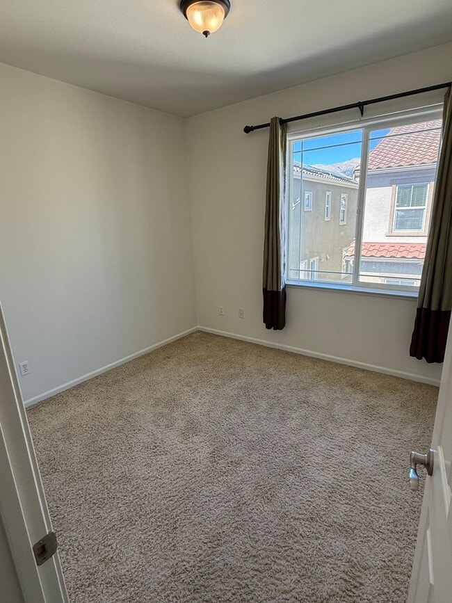 Building Photo - $4,600 / Beautiful 3BR + Bonus Room / 2.5BA Single-Family Home in Warm Springs, Fremont