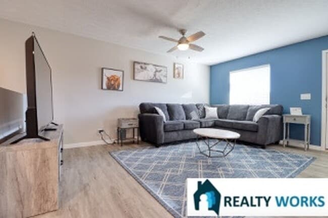 Building Photo - 3 Bedroom, 2.5 Bath townhome in great location