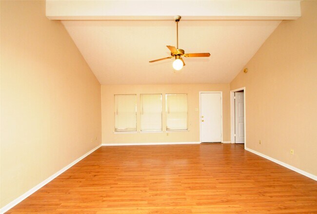 Building Photo - 16503 Canario Dr