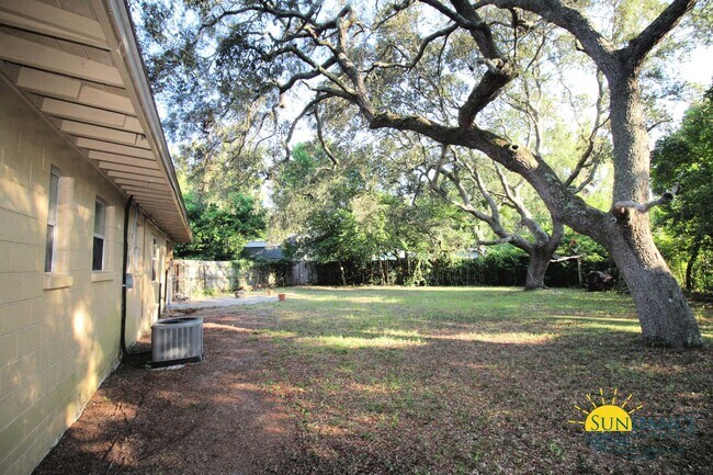 Building Photo - Beautiful 3 Bedroom Home in Fort Walton Beach