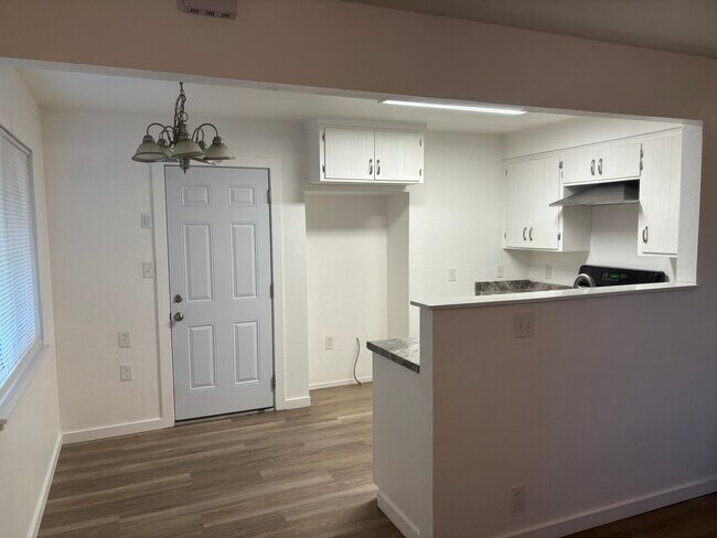 Kitchen - 1168 West Cir