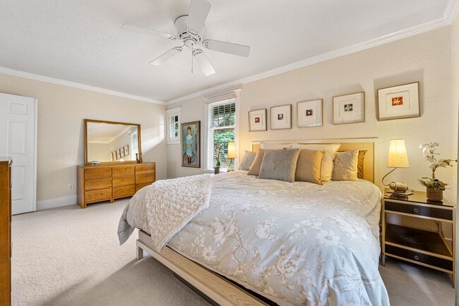 Building Photo - LOCATION LOCATION!! Stunning home located ...