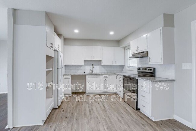 Building Photo - 11420 Manchester Ave