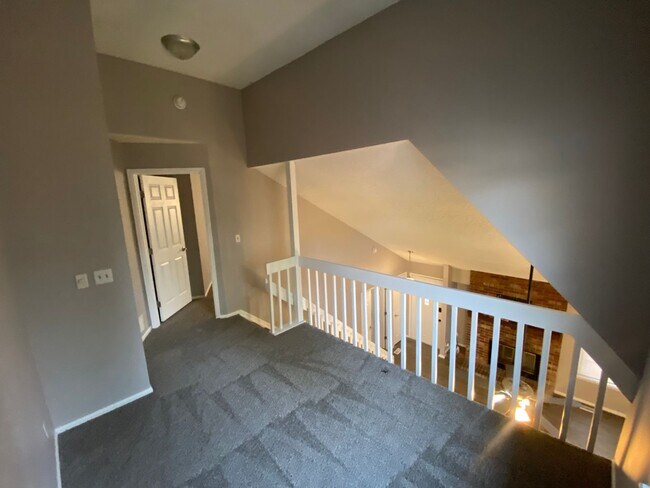 Building Photo - Spacious Aurora Townhome