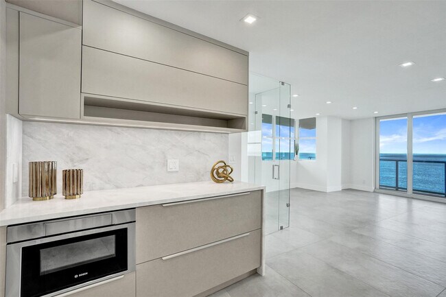 Building Photo - 209 N Fort Lauderdale Beach Blvd