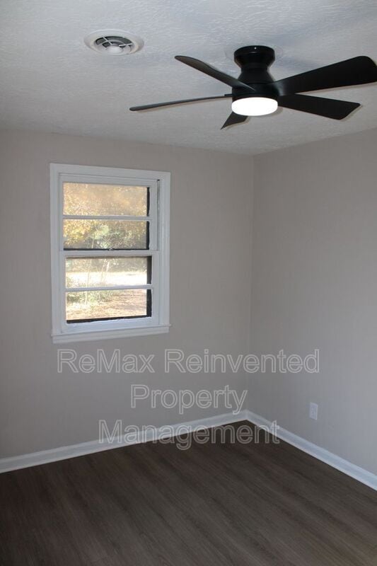 Building Photo - 301 Jehossee Dr SE