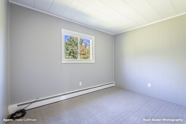 Building Photo - Downtown Rockford Single Family Home on White Pine Trail