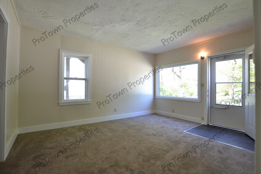 Building Photo - 1002 Belleview Ave