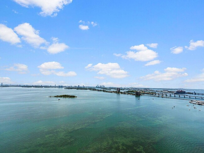 Building Photo - 700 NE 24th St