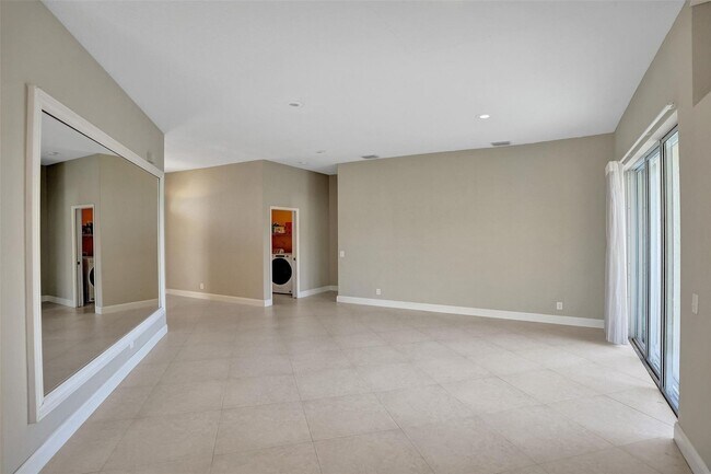 Building Photo - 5977 NW 73rd Ct