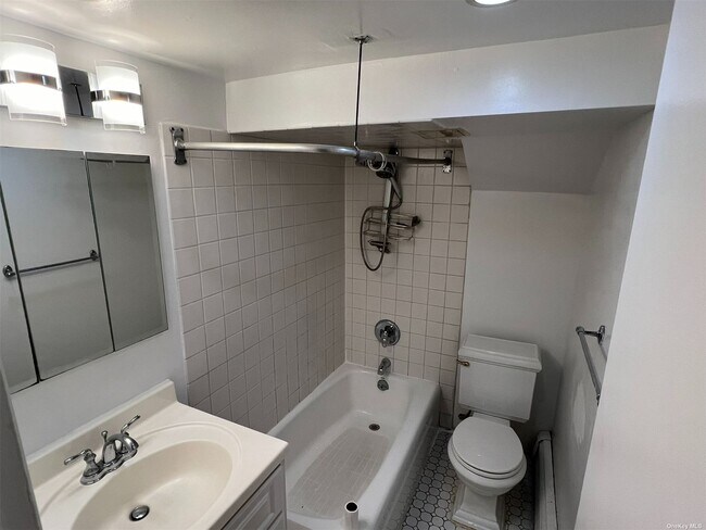 Building Photo - 21 E Cedar St