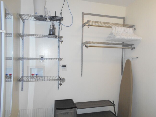 Building Photo - Charming Fully Remodeled Bungalow in Downtown Las Vegas