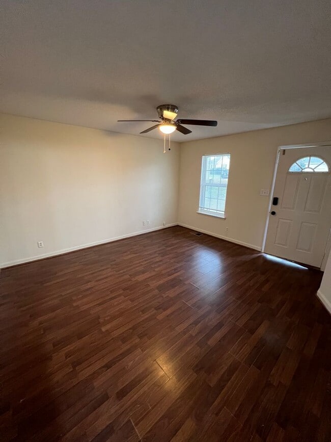 Building Photo - Available home in Cozy Caul-de-sac