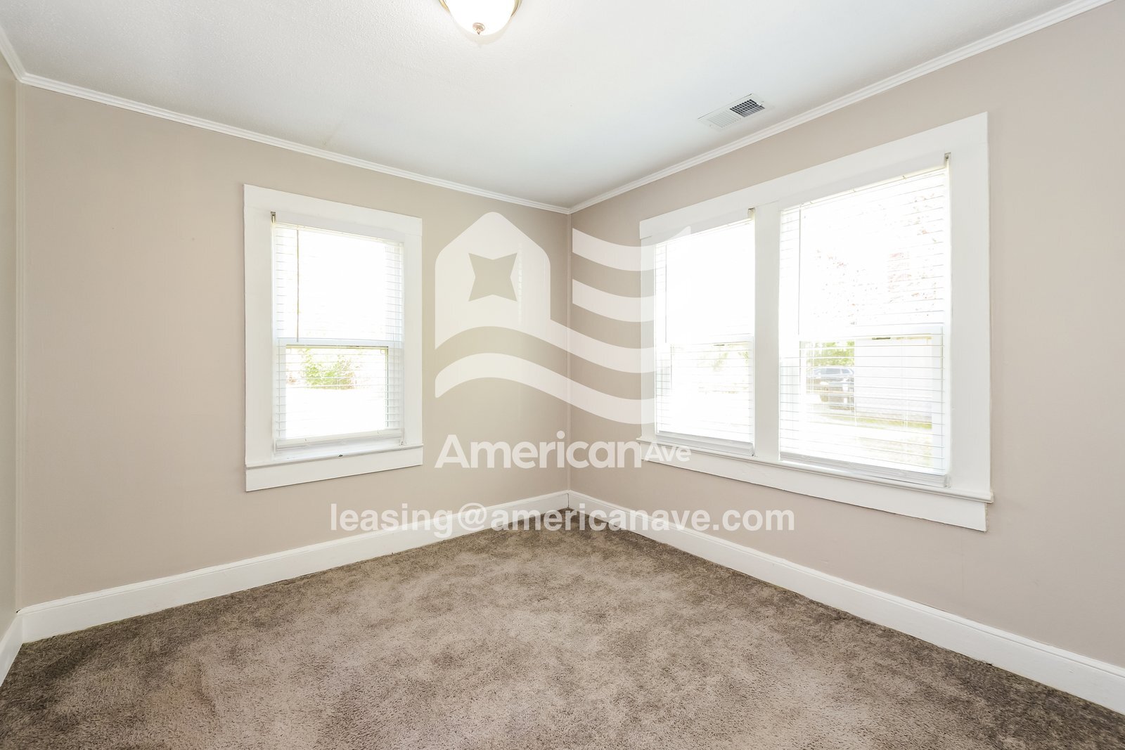 Building Photo - 304 S Pine St