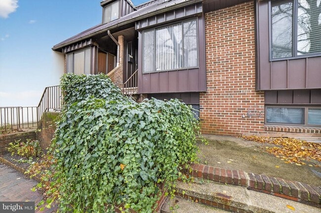 Primary Photo - 105 Jackson St