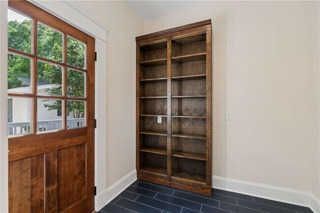 Building Photo - 1511 McLendon Ave NE