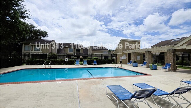 Building Photo - 11658 Lakeside Park Dr