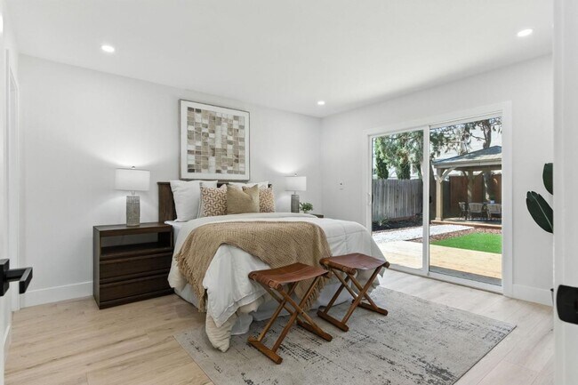 Building Photo - Refined Redwood City Living: Exquisitely R...