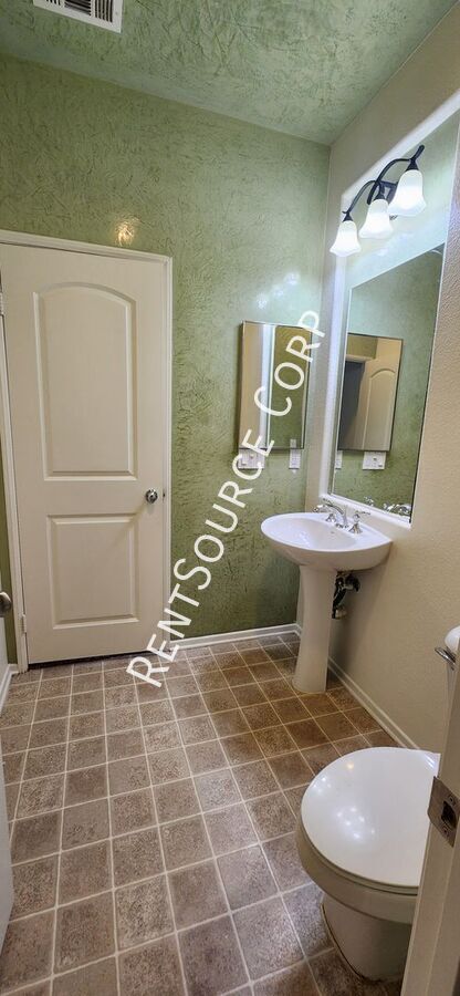 Building Photo - 3215 Tumbleweed Ave