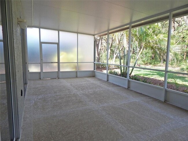 Building Photo - 5925 Sandhill Ridge Dr