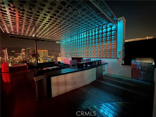 Building Photo - 6250 Hollywood Blvd