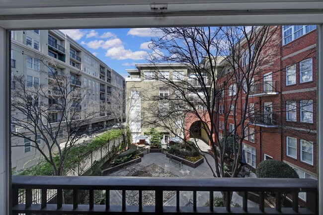 Building Photo - Beautiful 2 Bed 2 Bath Condo in Dilworth!
