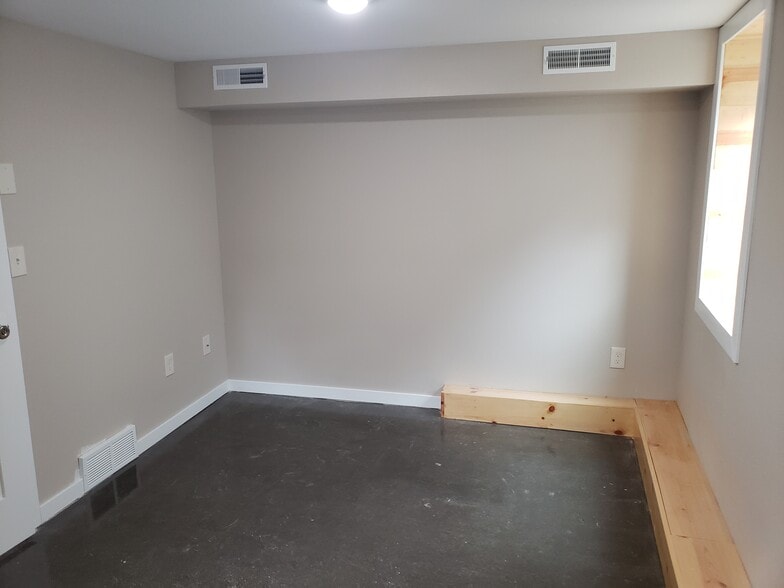 Building Photo - 1429 10th St N