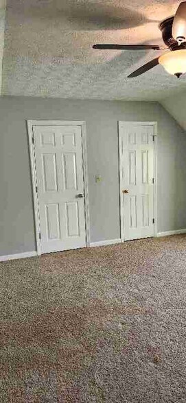 Building Photo - 985 Spring Brook Dr