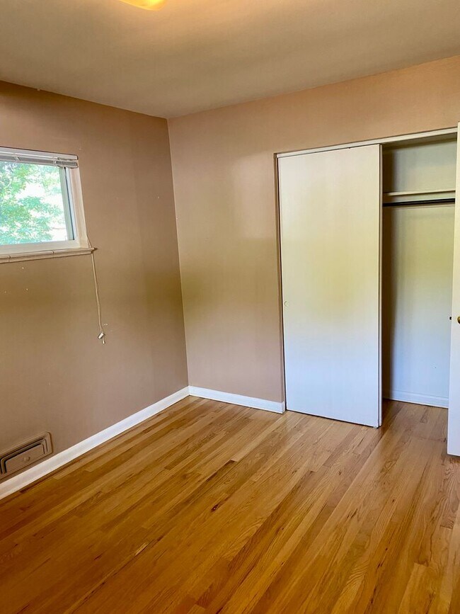 Building Photo - Charming 2-Bedroom House with Flatiron Views