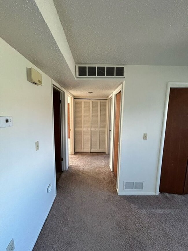 Building Photo - Move-In Today 2 Bedroom 1 Bathroom Apartment Close to Campus!
