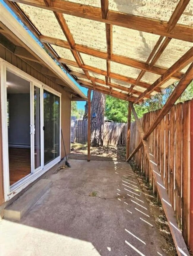 Building Photo - 1202 4th Ave