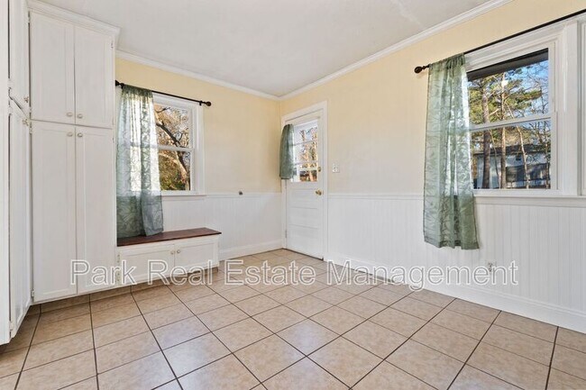 Building Photo - 2907 Beechwood Dr