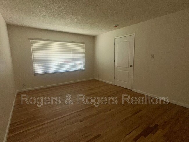 Building Photo - 2663 Westberry Dr