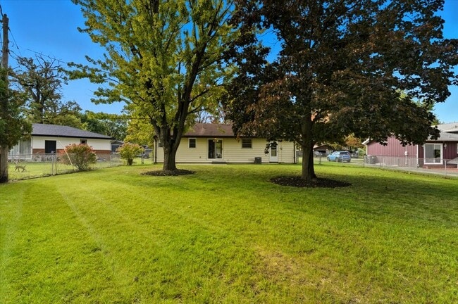 Building Photo - 2124 Burr Oak Ln