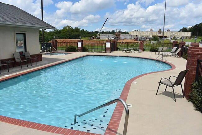 Building Photo - 1410 Hurley Dr