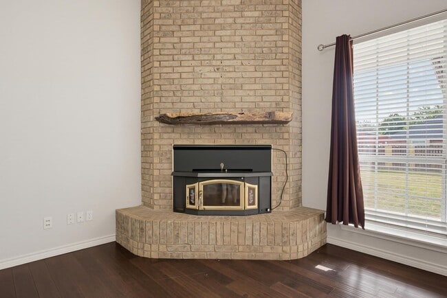 Building Photo - 7017 Springwater Ave