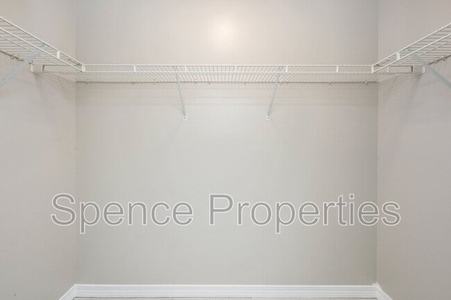 Building Photo - 440 Apple Dr
