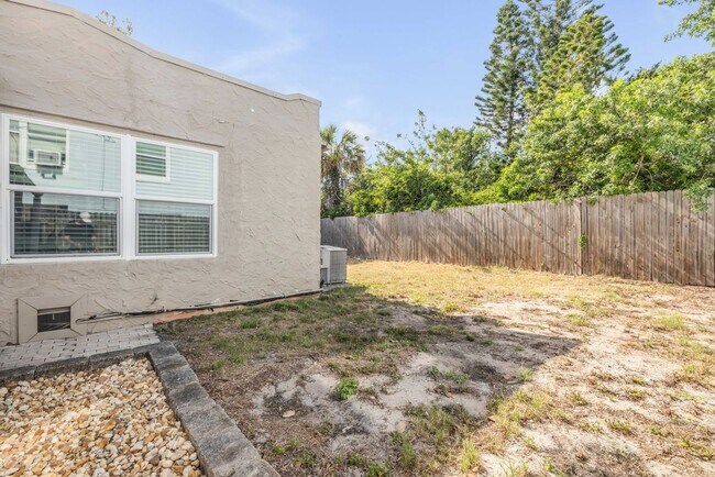 Building Photo - Renovated Spanish-Style 2/1 Beach Bungalow Just Steps to the Ocean!