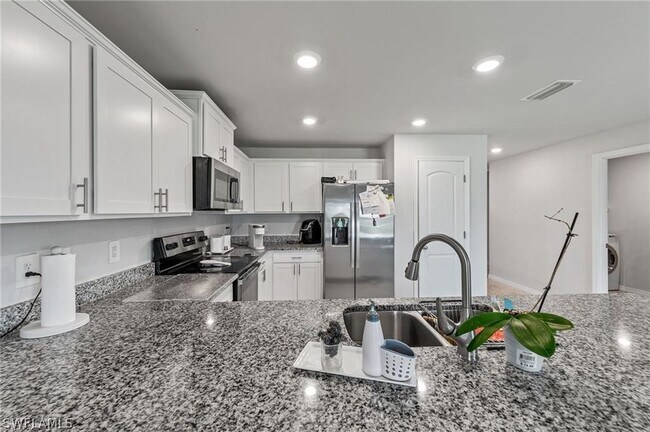 Building Photo - 1013 NE 15th St