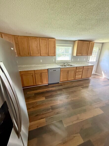 Building Photo - 112 Hill Ln