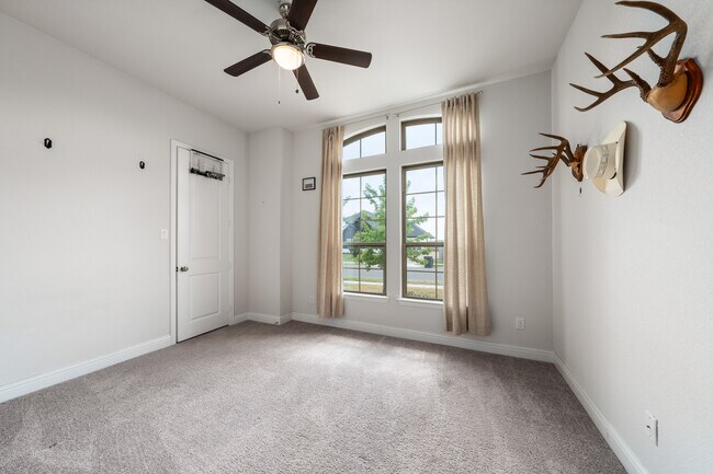 Building Photo - 2308 Paddington Way