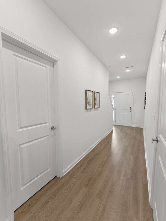Building Photo - 14105 Epply Dr